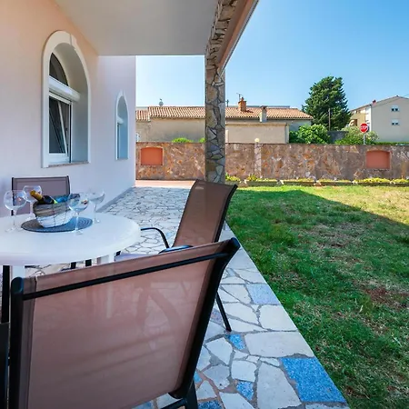 Cozy In With Wifi Apartamento Pula