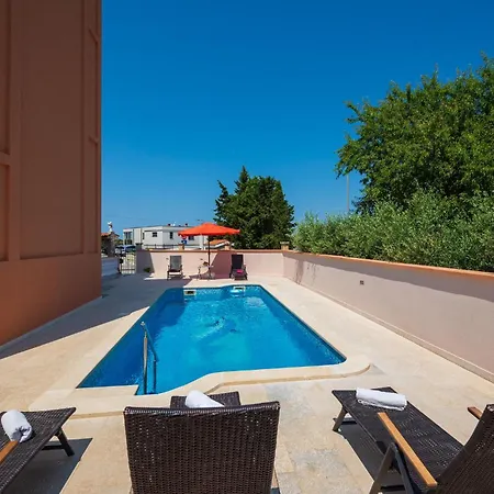 Apartment Amazing In Pula
