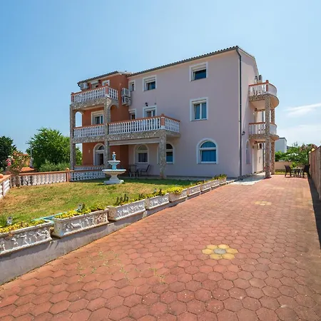 Amazing In Apartment Pula